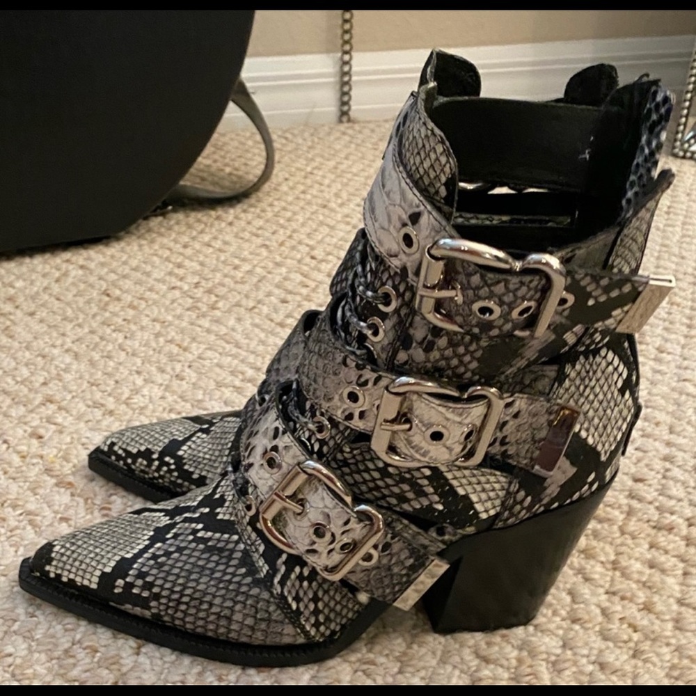 Womens Jeffrey Campbell Caceres Snakeskin Ankle Boots size 9